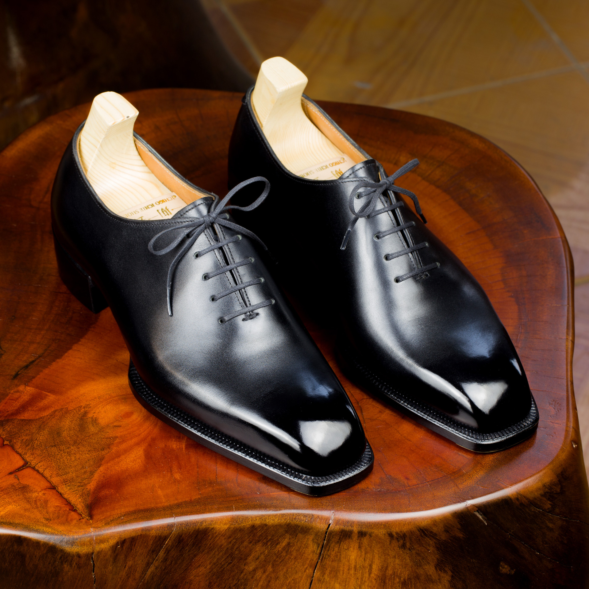 Chàng trai bỏ việc kỹ sư lương nghìn USD để làm thợ đóng giày: Không quảng cáo rầm rộ, giày giá nghìn USD vẫn “đắt hàng”, khẳng định làm vì đam mê - Ảnh 2.
