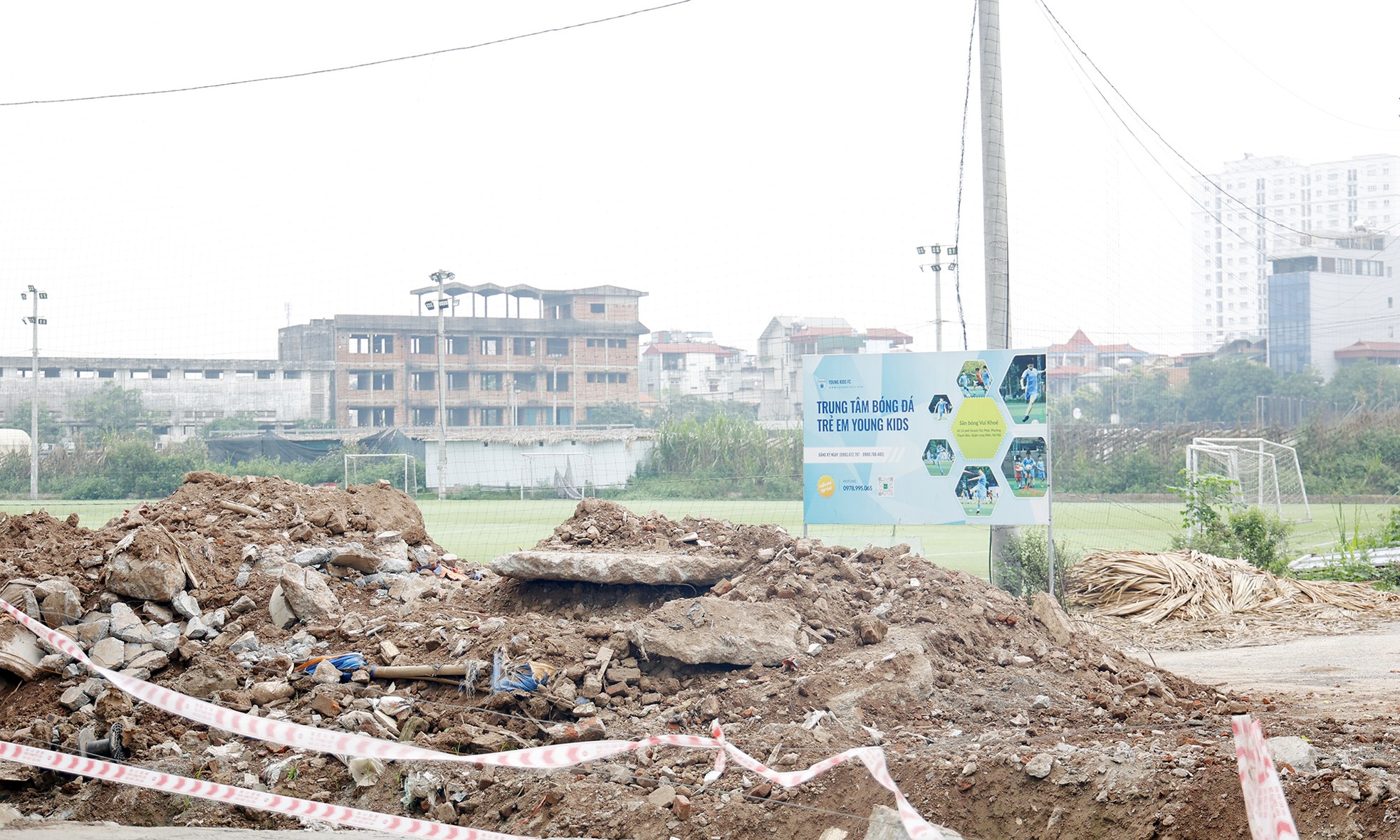 Cận cảnh dự án khu đô thị ở Hà Nội biến tướng thành sân bóng, cho thuê tùm lum - Ảnh 11.
