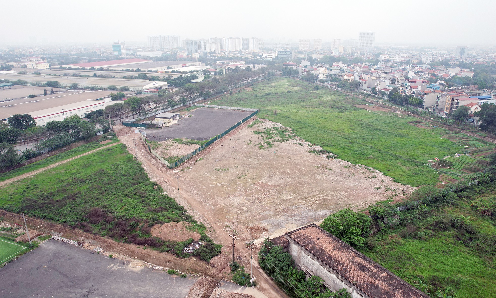 Cận cảnh dự án khu đô thị ở Hà Nội biến tướng thành sân bóng, cho thuê tùm lum - Ảnh 2.