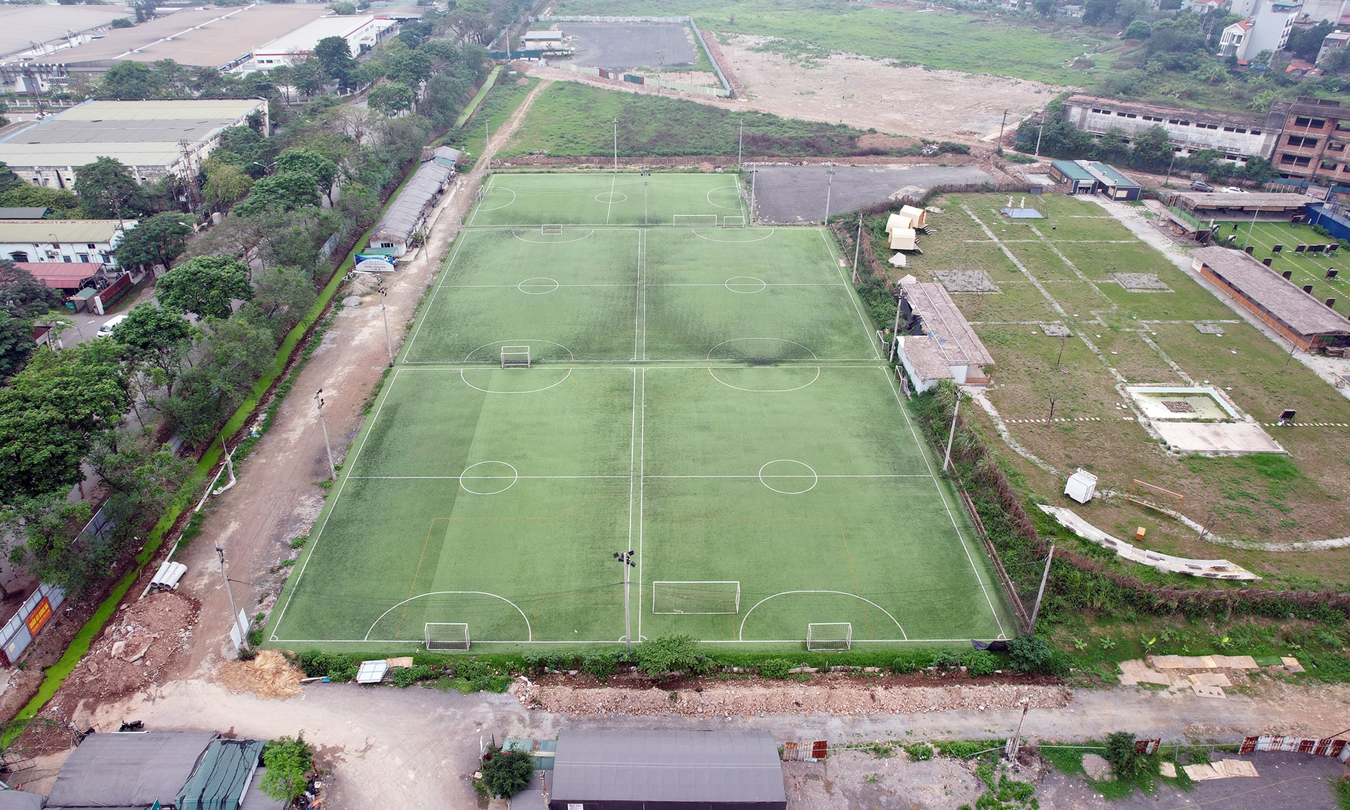 Cận cảnh dự án khu đô thị ở Hà Nội biến tướng thành sân bóng, cho thuê tùm lum - Ảnh 5.