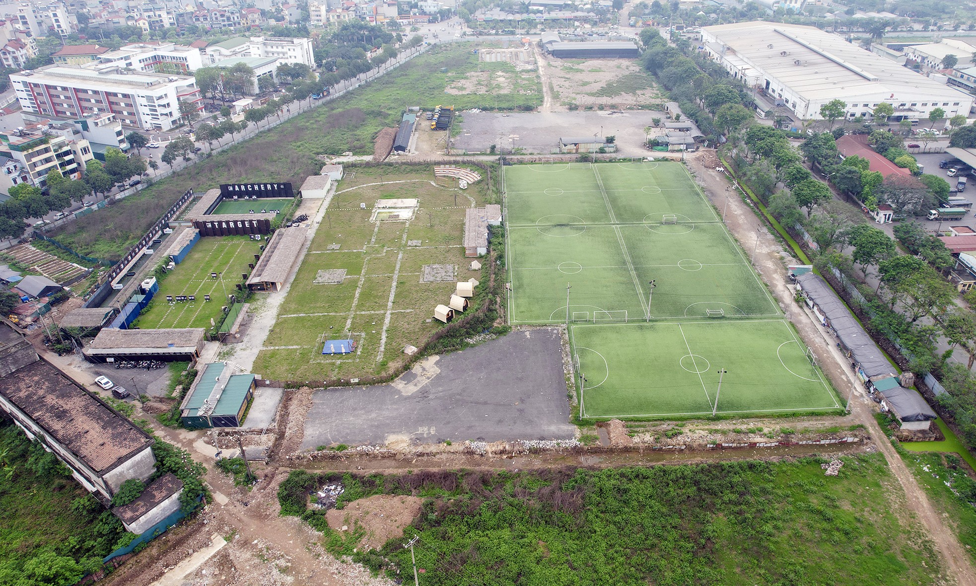Cận cảnh dự án khu đô thị ở Hà Nội biến tướng thành sân bóng, cho thuê tùm lum - Ảnh 10.
