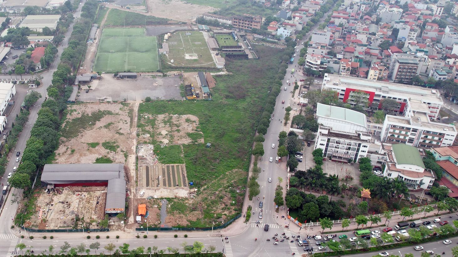 Cận cảnh dự án khu đô thị ở Hà Nội biến tướng thành sân bóng, cho thuê tùm lum - Ảnh 9.