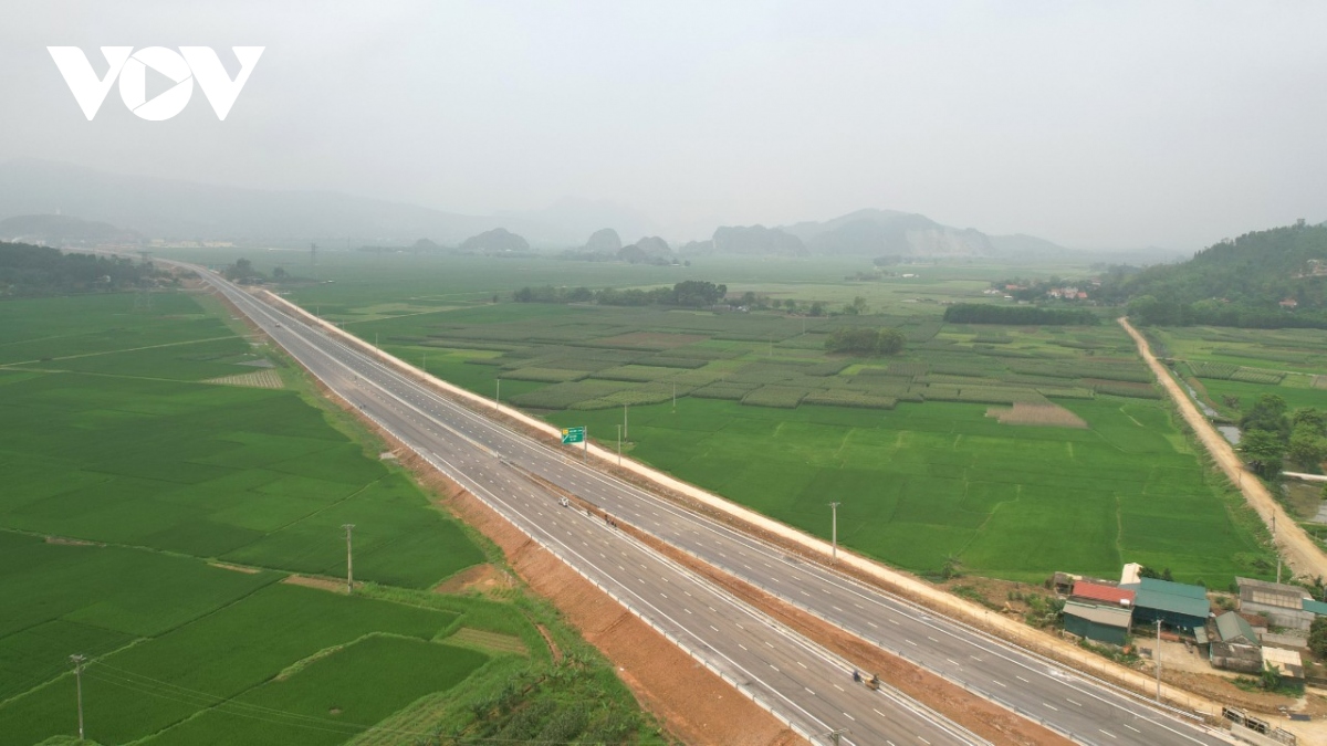 Cận cảnh cao tốc 12.000 tỷ Mai Sơn-Quốc lộ 45 chính thức thông xe ngày 29/4 - Ảnh 13.