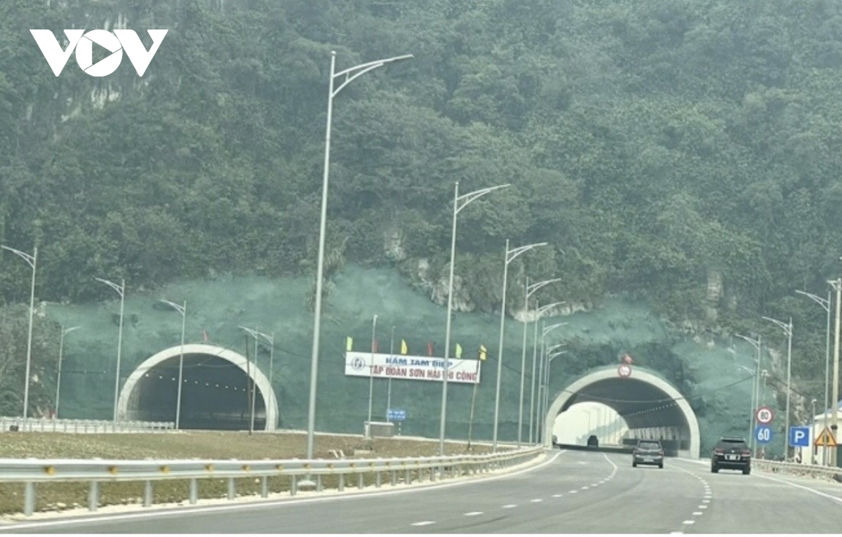 Cận cảnh cao tốc 12.000 tỷ Mai Sơn-Quốc lộ 45 chính thức thông xe ngày 29/4 - Ảnh 6.