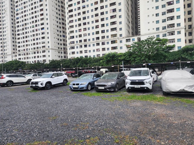 Chùm ảnh: Bên trong 2 bãi đậu xe lậu 'khủng' ở Linh Đàm bị yêu cầu đóng cửa - Ảnh 3.