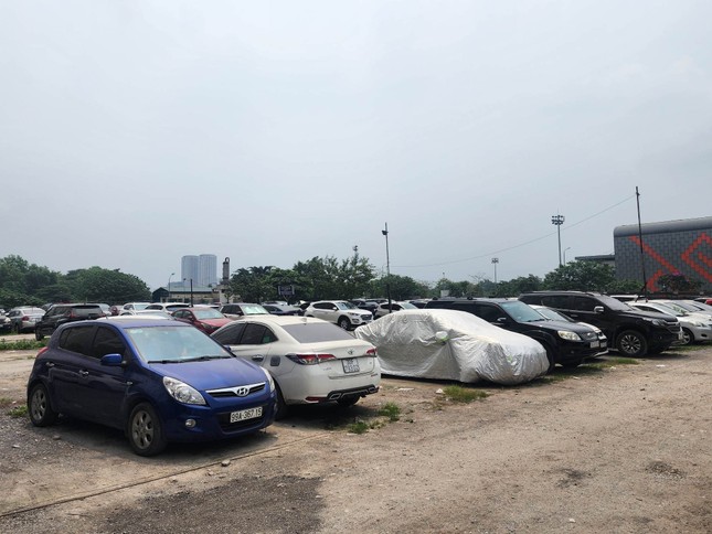 Chùm ảnh: Bên trong 2 bãi đậu xe lậu 'khủng' ở Linh Đàm bị yêu cầu đóng cửa - Ảnh 8.