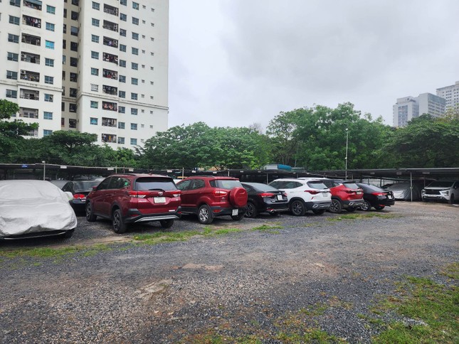 Chùm ảnh: Bên trong 2 bãi đậu xe lậu 'khủng' ở Linh Đàm bị yêu cầu đóng cửa - Ảnh 5.