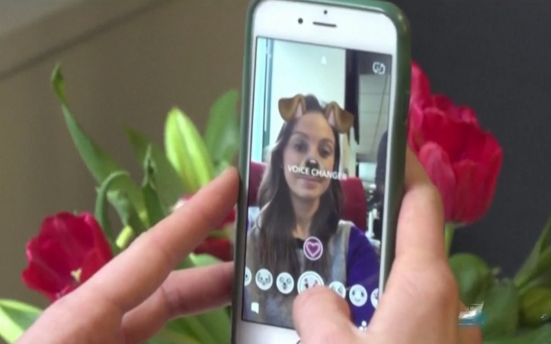 Snapchat cho phép người dùng truy cập chatbot dùng AI - Ảnh 1.