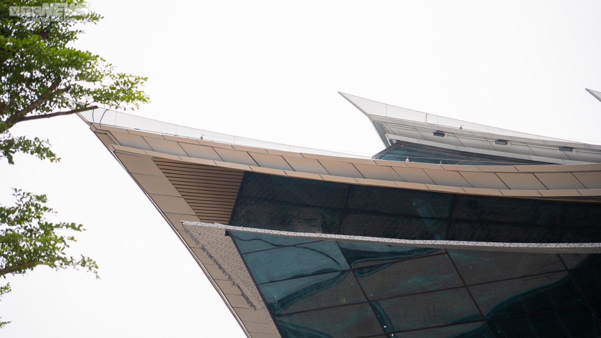Cận cảnh nhà ga hàng không 2.200 tỷ mang kiến trúc cung đình Huế - Ảnh 3.