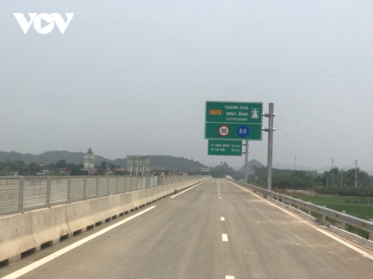 Cận cảnh cao tốc 12.000 tỷ Mai Sơn-Quốc lộ 45 chính thức thông xe ngày 29/4 - Ảnh 15.