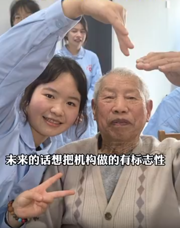 Cô gái Gen Z bất chấp định kiến sang Nhật học 'ngành công nghiệp tóc bạc', về nước khởi nghiệp trở thành 'viện trưởng' của hơn 600 người cao tuổi - Ảnh 5.