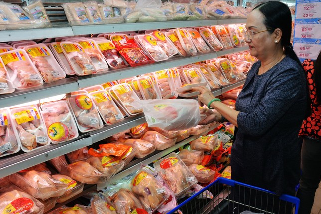Thịt, trứng trong nước dư thừa, Việt Nam vẫn ồ ạt nhập thực phẩm ngoại - Ảnh 2.