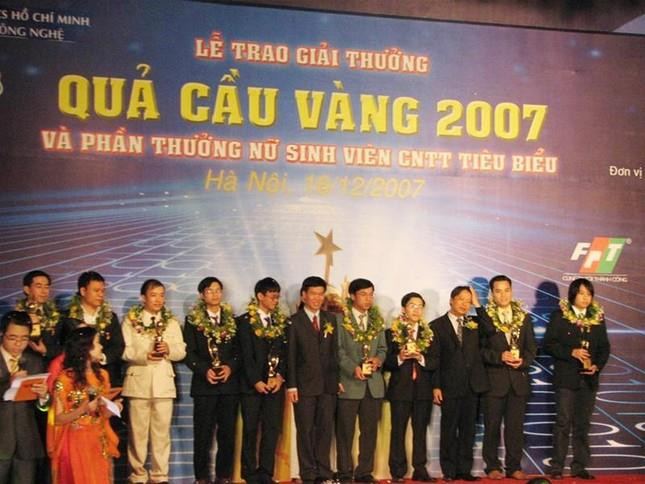 Chân dung tân Chủ tịch FPT Telecom vừa thay ông Hoàng Nam Tiến: Gia nhập FPT từ năm 1993, từng nhận giải thưởng Quả cầu vàng CNTT khi mới 32 tuổi - Ảnh 2.