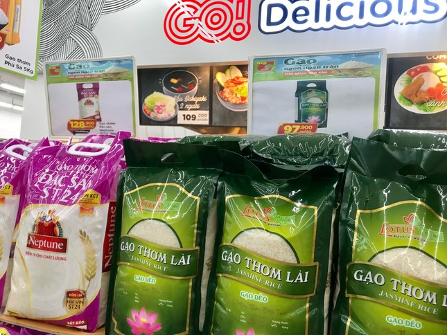 Xuất khẩu giá cao nhưng gạo Việt không đủ để bán - Ảnh 1.