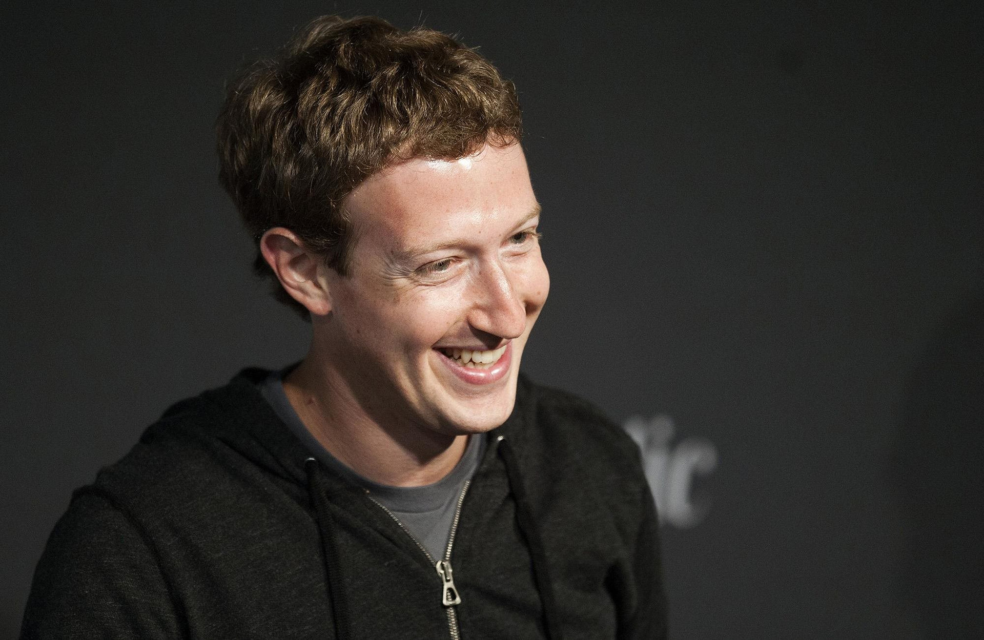 Hào quang quay trở lại với Mark Zuckerberg: Sau 1 năm lao xuống vực, doanh thu Meta lần dầu tiên tăng, 'khoe' có 2,04 tỷ người dùng Facebook mỗi ngày - Ảnh 1.