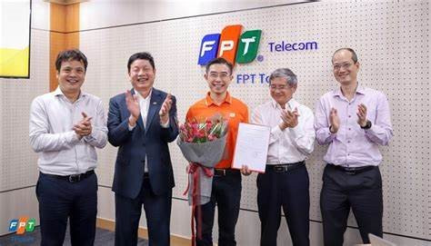 Chân dung tân Chủ tịch FPT Telecom vừa thay ông Hoàng Nam Tiến: Gia nhập FPT từ năm 1993, từng nhận giải thưởng Quả cầu vàng CNTT khi mới 32 tuổi - Ảnh 1.