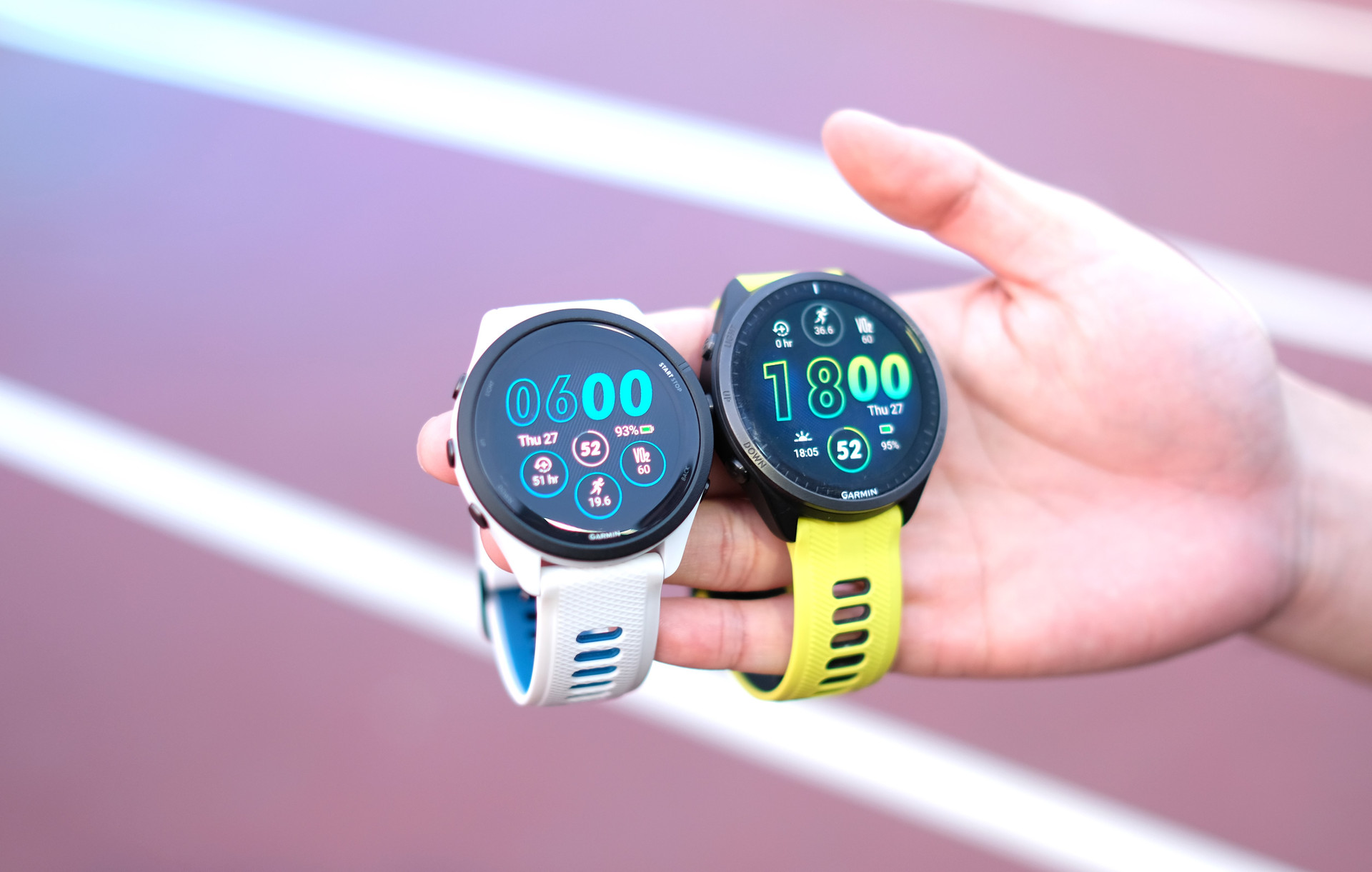 Garmin ra mắt đồng hồ chạy bộ GPS trang bị màn hình AMOLED đầu tiên thế giới, giá từ 11,7 triệu đồng - Ảnh 6.