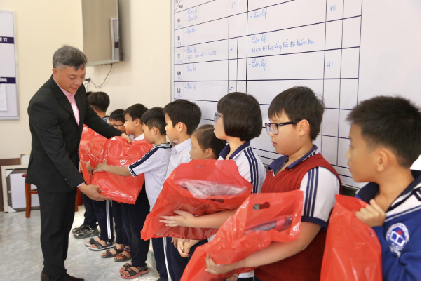 SAKOS tiếp sức cho học sinh hiếu học vượt khó tỉnh Lâm Đồng - Ảnh 1.