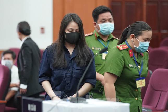 Bị cáo Nguyễn Võ Quỳnh Trang trả lời HĐXX về lý do rút kháng cáo, chấp nhận án tử hình - Ảnh 8.