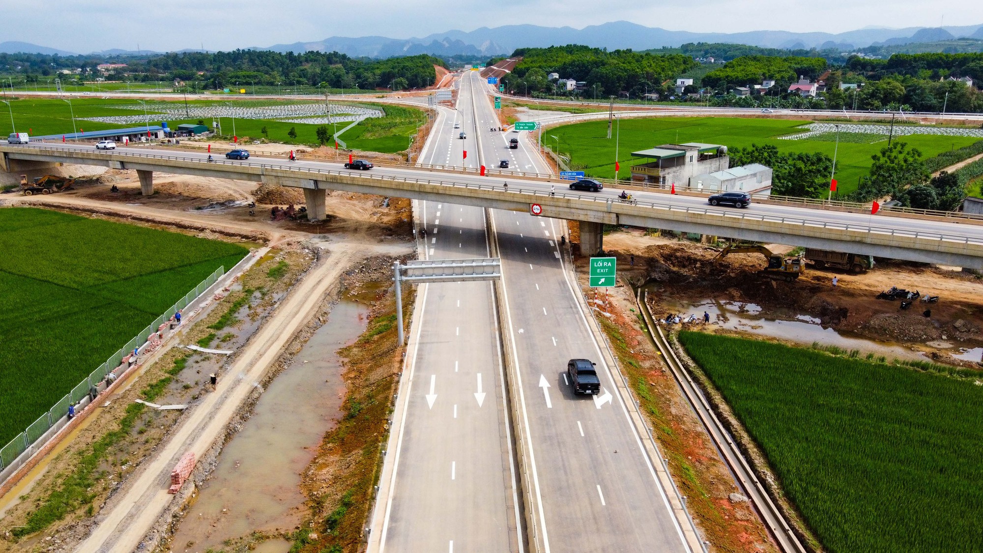 Cận cảnh cao tốc 12.000 tỉ đồng Mai Sơn - Quốc lộ 45 chính thức đưa vào khai thác - Ảnh 6.