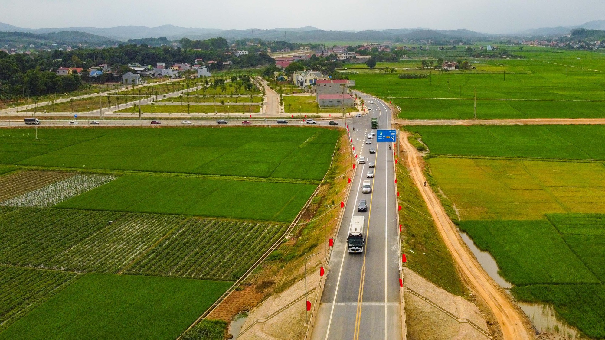 Cận cảnh cao tốc 12.000 tỉ đồng Mai Sơn - Quốc lộ 45 chính thức đưa vào khai thác - Ảnh 8.