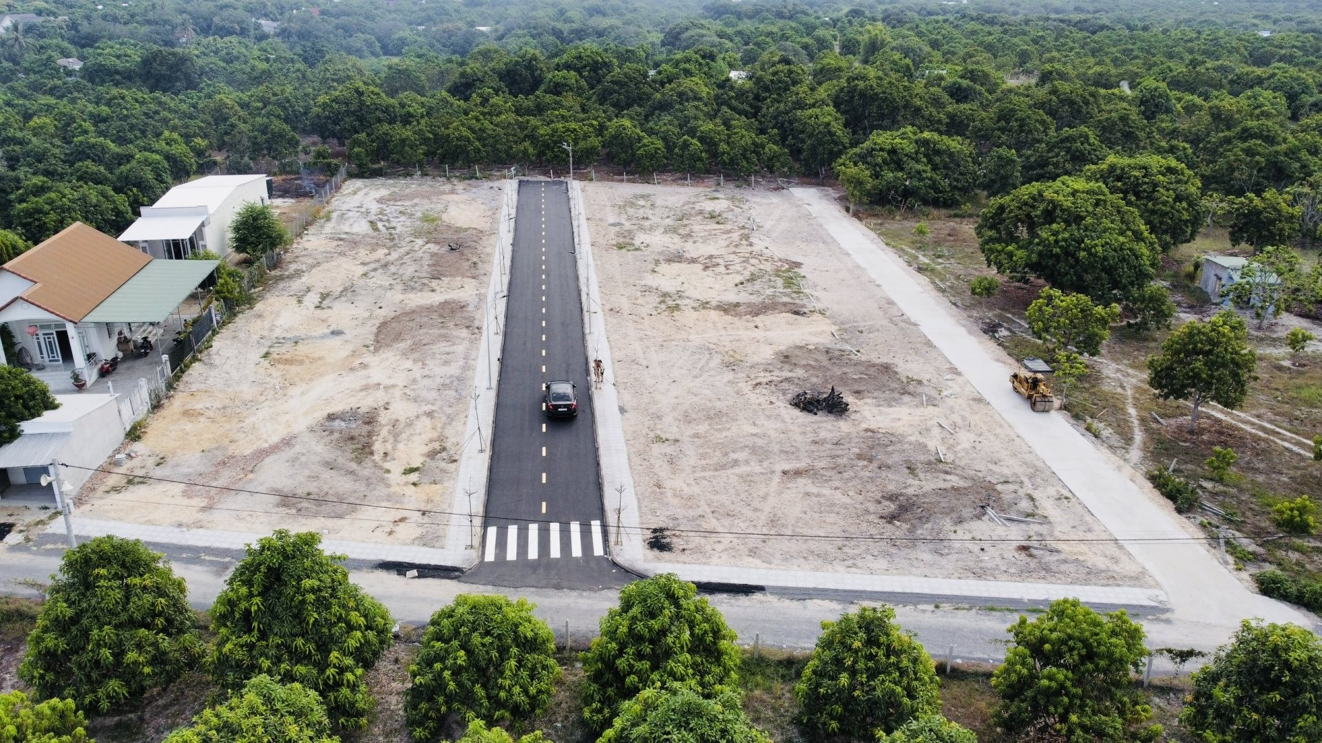 Gần 2.400 thửa đất liên quan &quot;hiến đất làm đường&quot; ở Cam Lâm, Khánh Hòa được giao dịch trở lại - Ảnh 1.