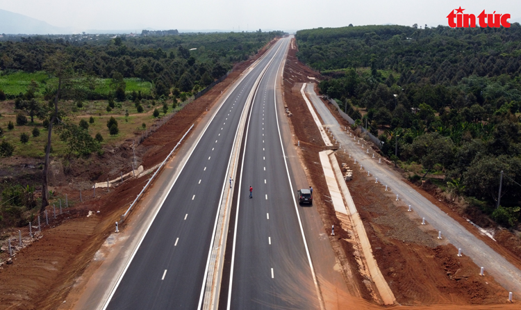 Ngăm cao tốc Mai Sơn - QL45 và Phan Thiết - Dầu Giây trong ngày khánh thành 29/4 - Ảnh 15.