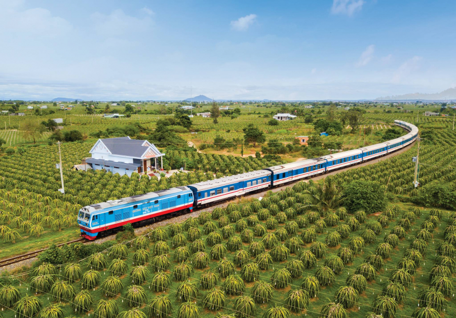 Có gì trên chuyến tàu giá vé chỉ dưới 200.000 đồng, nhưng được mệnh danh là cung đường sắt đẹp nhất Việt Nam? - Ảnh 6.