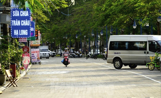 Vì sao bãi tắm Hạ Long thưa vắng trong ngày đầu nghỉ lễ? - Ảnh 8.