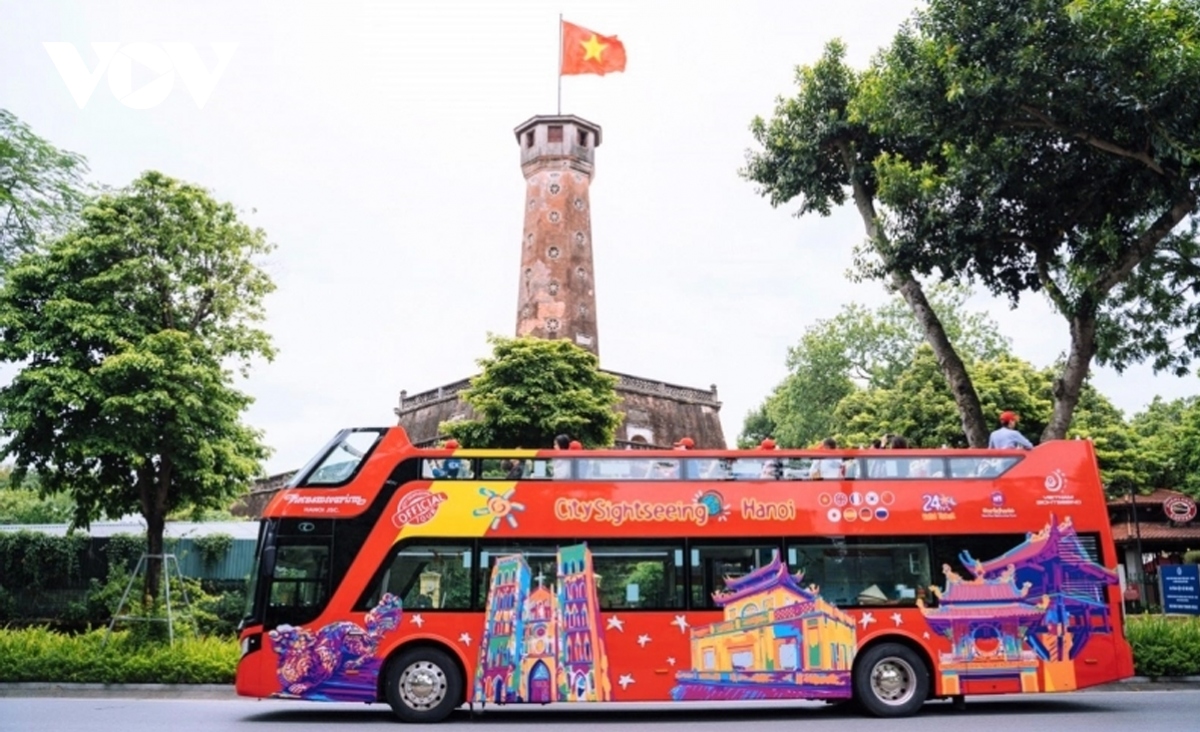 Hà Nội miễn phí vé xe bus 2 tầng cho du khách trong kỳ nghỉ lễ 30/4 - 1/5 - Ảnh 1.