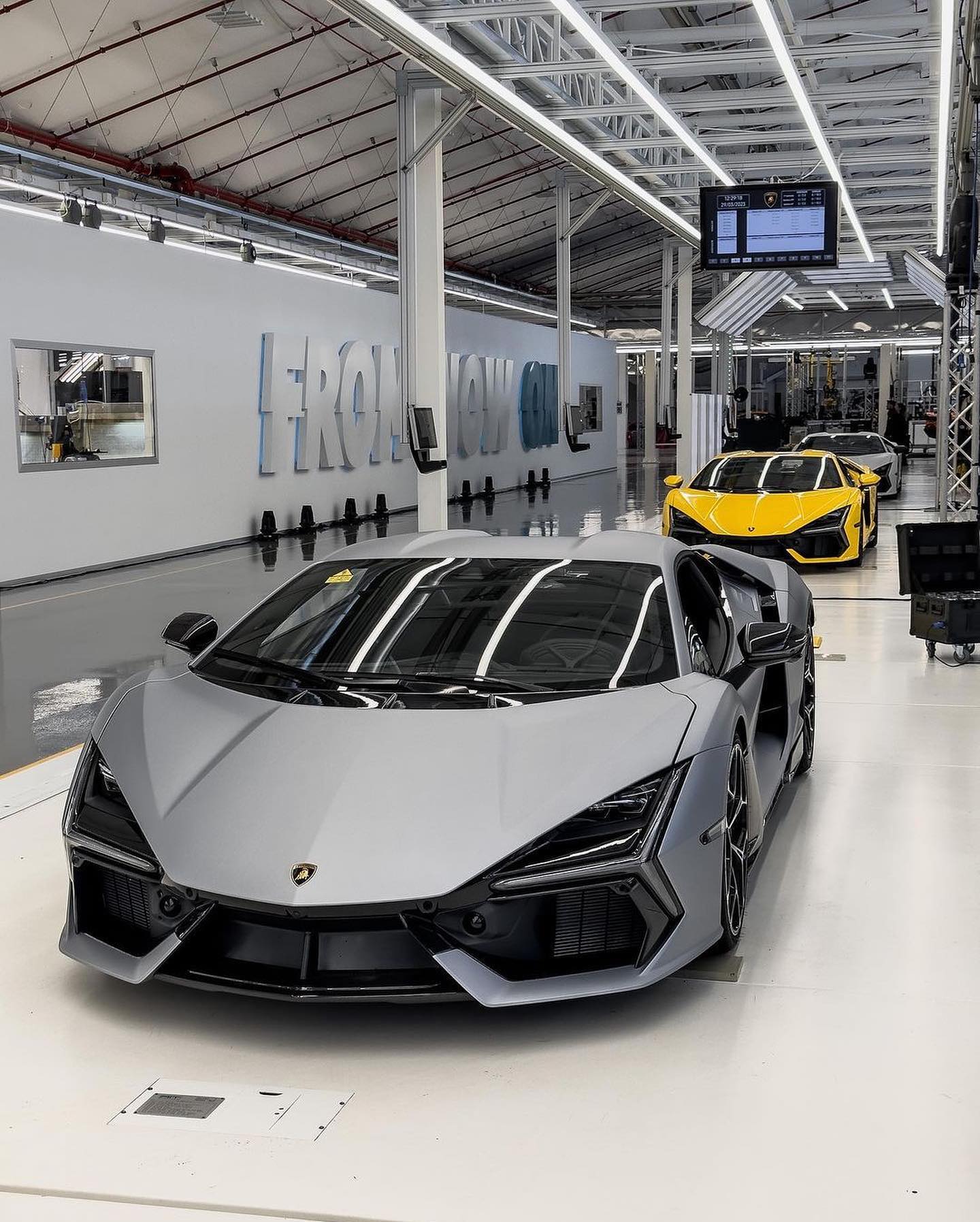 Lamborghini Revuelto vừa ra mắt đã cháy hàng 2 năm - Ảnh 5.