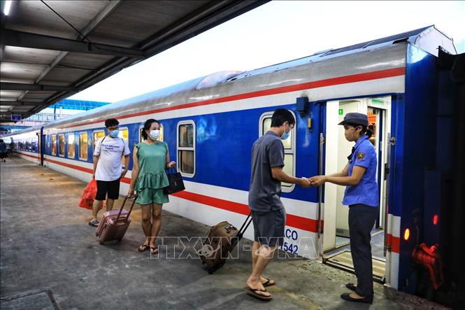 Ngành Đường sắt tiếp tục bán vé ưu đãi cho hành khách mua theo nhóm tuyến Hà Nội-Hải Phòng - Ảnh 1.