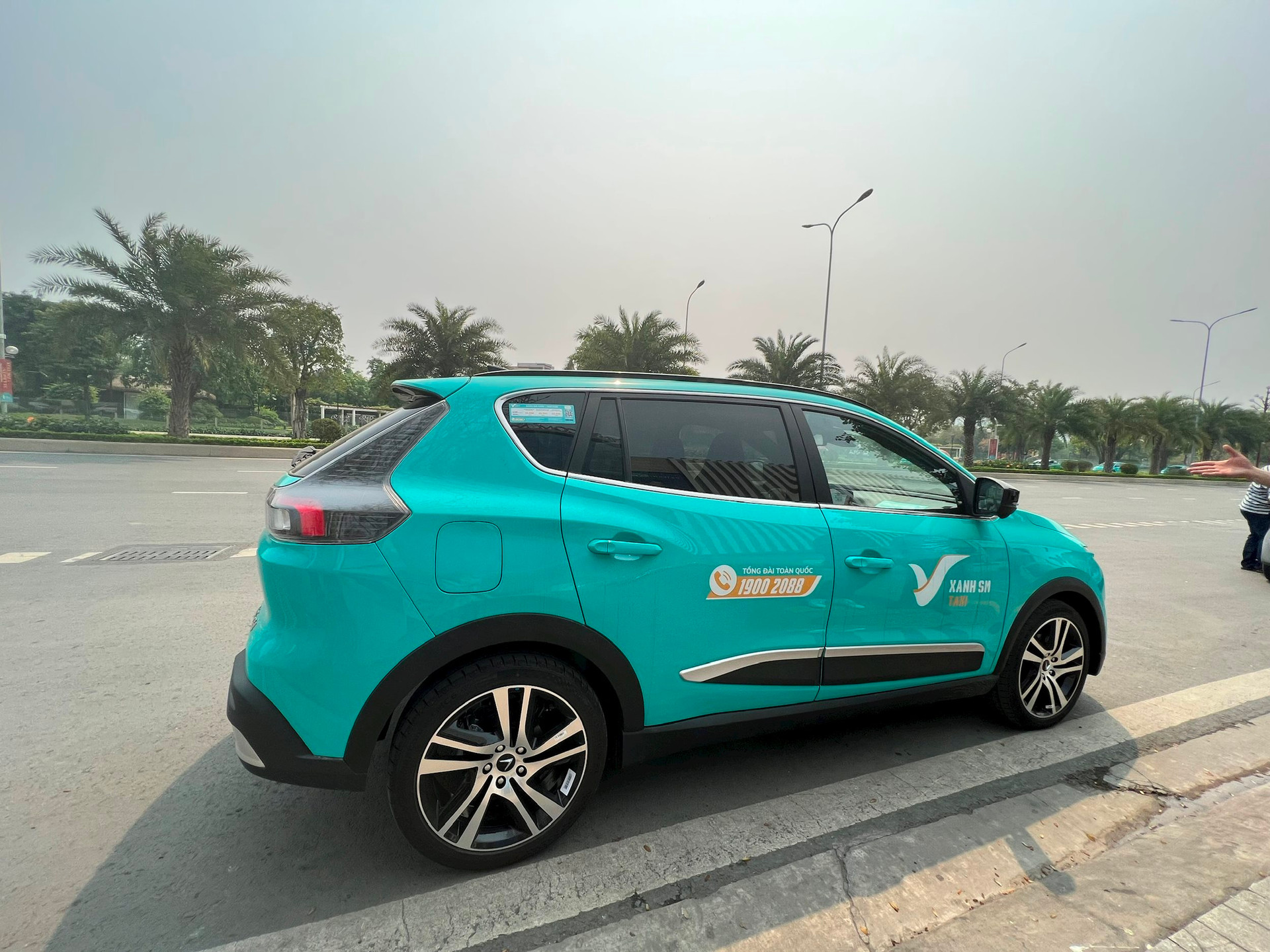 Thử trải nghiệm taxi điện VinFast của ông Phạm Nhật Vượng: Ứng dụng tương tự Be, Grab..., khách hàng được trải nghiệm tính năng đặc biệt chỉ mình VinFast có - Ảnh 3.