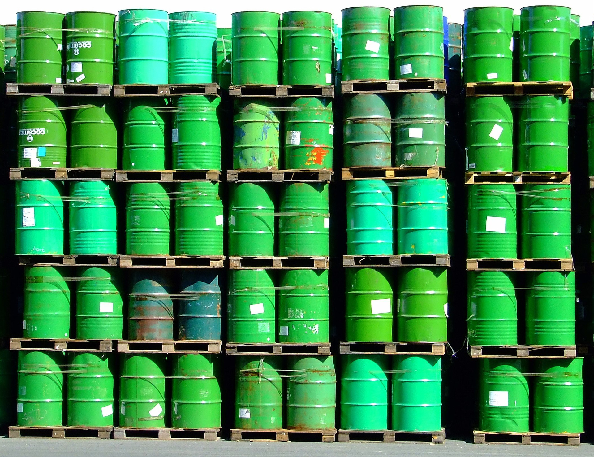 Giá dầu tăng 20% trong 2 tuần, Việt Nam ảnh hưởng ra sao? - Ảnh 1.