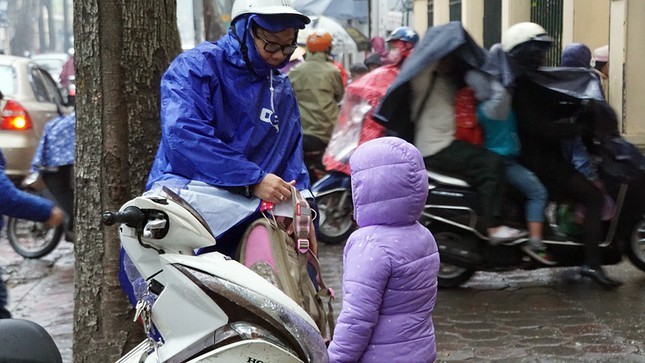 Miền Bắc đón không khí lạnh liên tiếp, nền nhiệt giảm sâu - Ảnh 1.