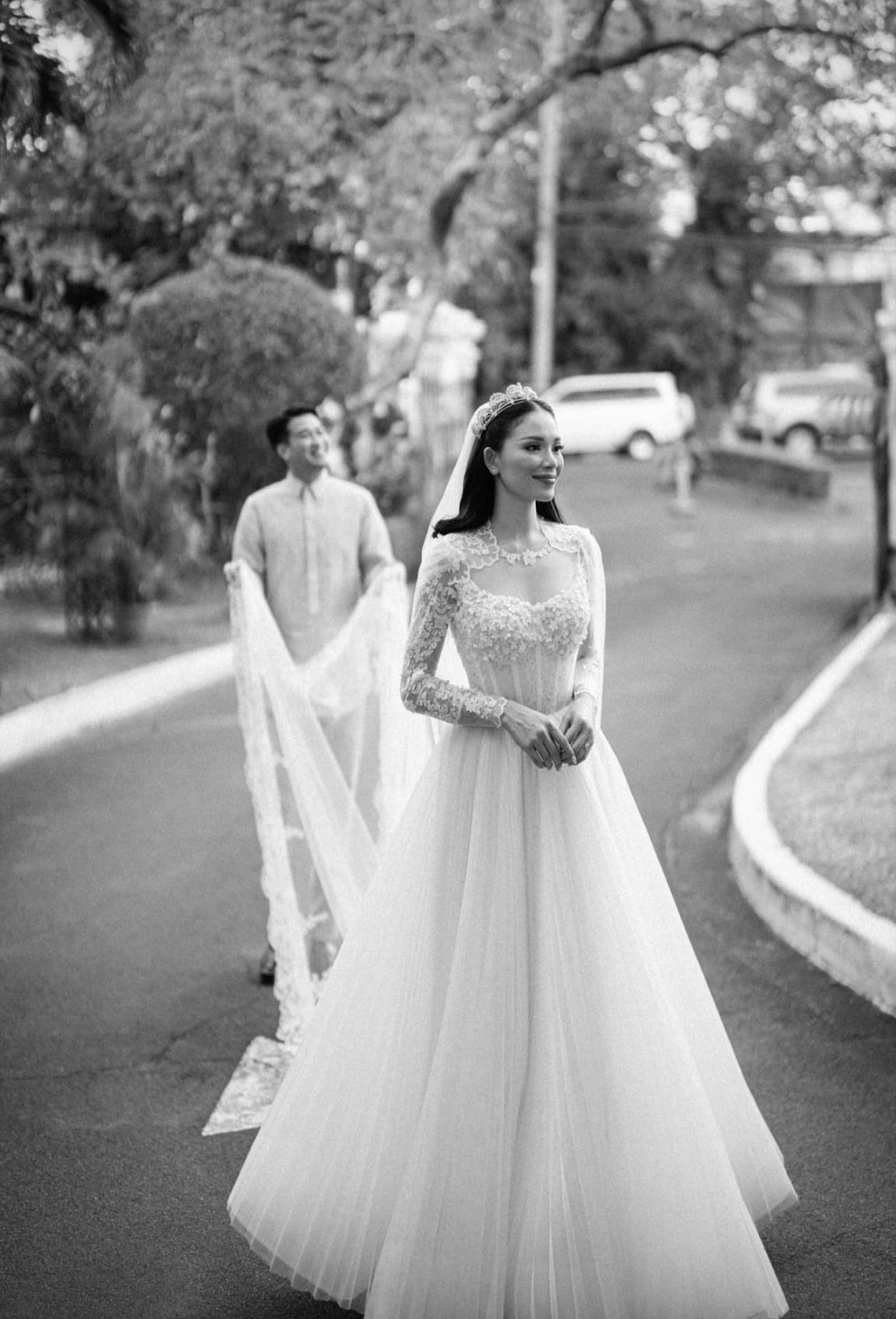 Phillip Nguyễn khui ảnh trước tiệc cưới ở TP.HCM, có hành động đáng chú ý với bà xã Linh Rin - Ảnh 2. Phillip Nguyễn khui ảnh trước tiệc cưới ở TP.HCM, có hành động đáng chú ý với bà xã Linh Rin - Ảnh 2.
