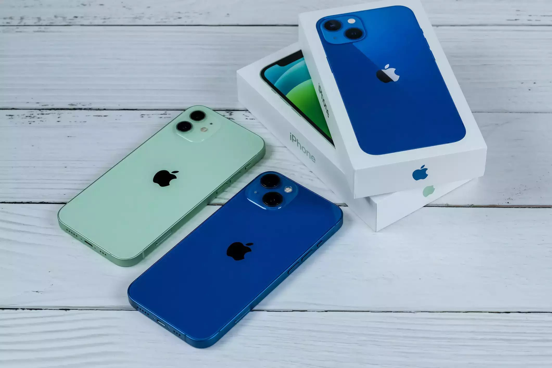 Giá iPhone 12 bất ngờ thủng đáy tại đại lý, rẻ ngang iPhone 11 liệu có nên xuống tiền mua? - Ảnh 2.