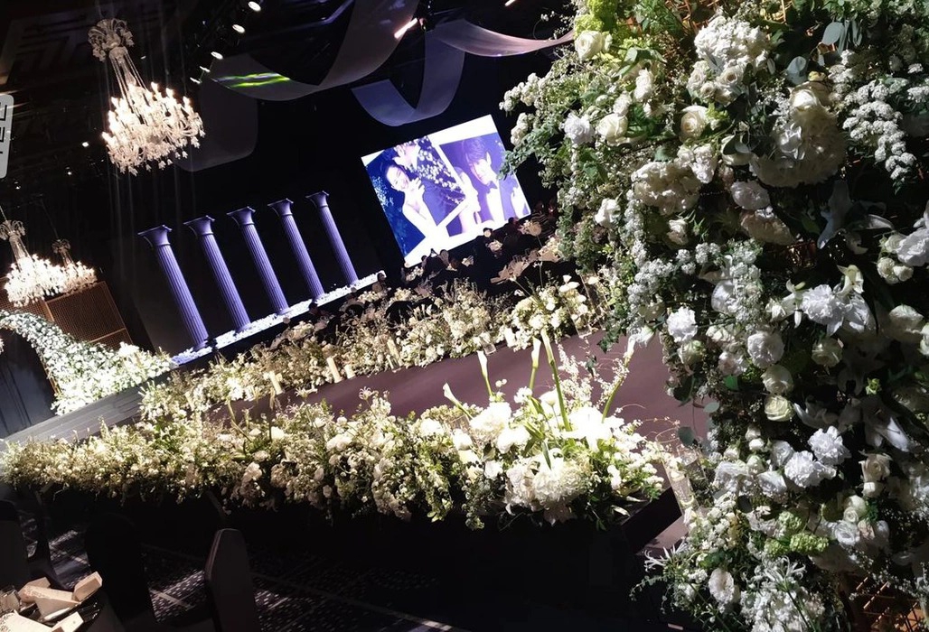 Toàn cảnh đám cưới 2 tỷ của Lee Seung Gi: Cô dâu chú rể trao nụ hôn, khách mời như lễ trao giải, tiết mục rộn ràng tựa concert - Ảnh 12.
