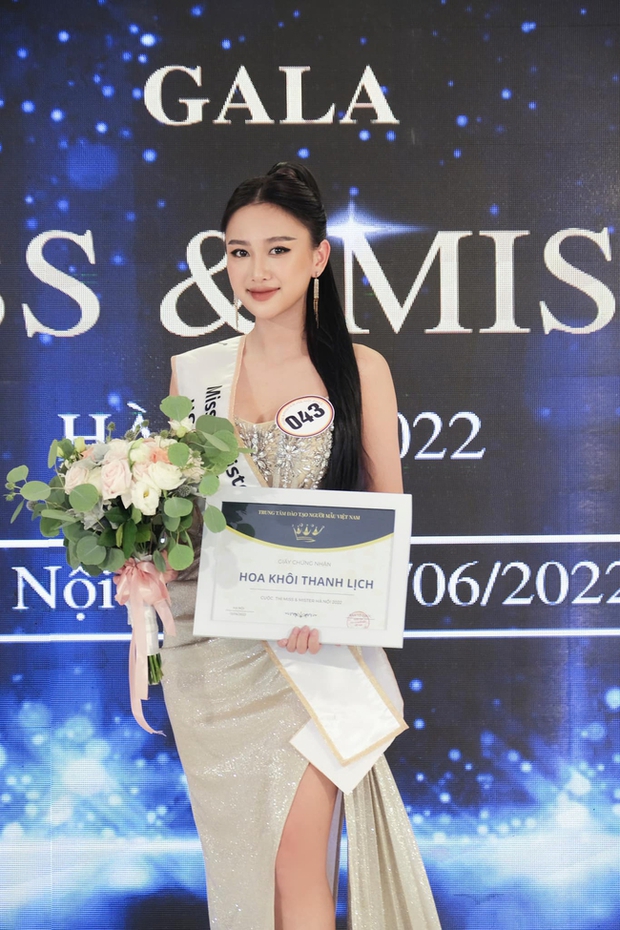 Bạn gái Hoa khôi ra sân cổ vũ tuyển thủ Việt Nam: Nhan sắc ngọt ngào, là mẫu ảnh có tiếng, MC VTV - Ảnh 2.