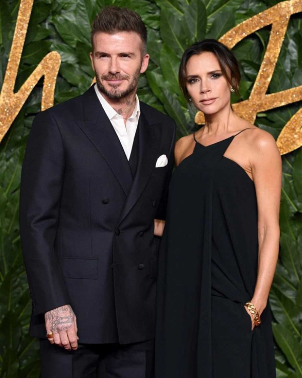 Vợ chồng David Beckham tập nhảy sương sương hút cả triệu view: Body cực cháy của Victoria và khoảnh khắc tình cảm thành tâm điểm - Ảnh 7.