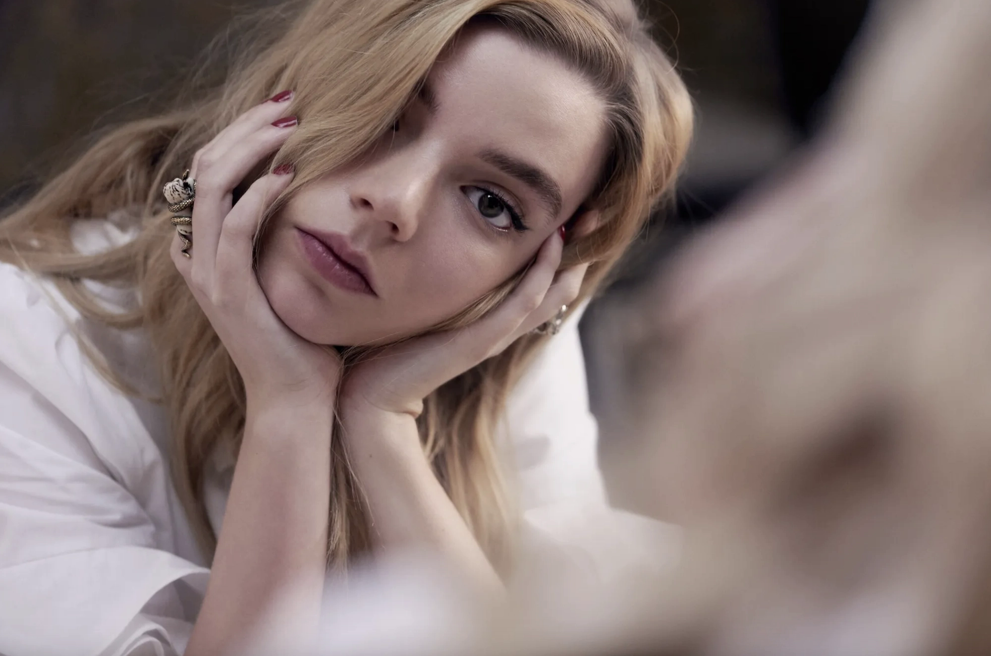 &quot;Nữ hoàng kinh dị&quot; Anya Taylor-Joy: Sở hữu gương mặt đẹp được ví như búp bê sống, nhưng lại từng chịu cảnh bắt nạt học đường vì chính điều này - Ảnh 9.