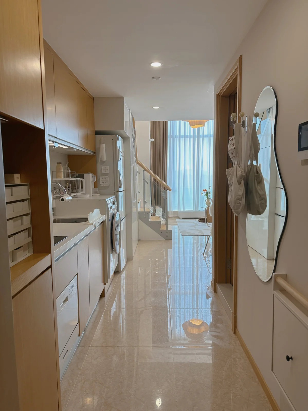 Căn hộ gác mái chỉ 33m² sở hữu thiết kế thông minh, đẹp đến từng mét vuông - Ảnh 2. Căn hộ gác mái chỉ 33m² sở hữu thiết kế thông minh, đẹp đến từng mét vuông - Ảnh 2.