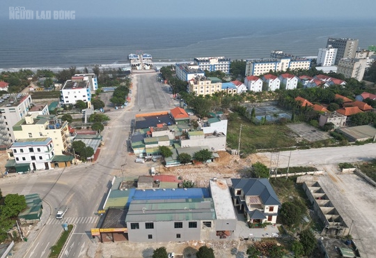 Những con đường cong mềm mại khó coi trên bãi biển nổi tiếng ở Thanh Hóa - Ảnh 12. Những con đường cong mềm mại khó coi trên bãi biển nổi tiếng ở Thanh Hóa - Ảnh 12.