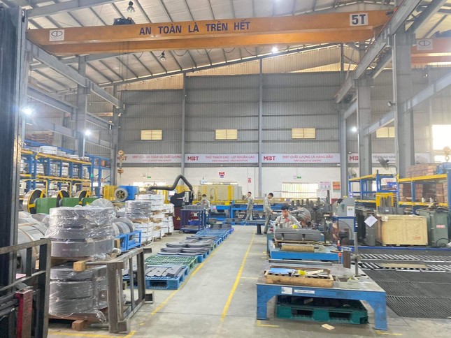 Doanh nghiệp phải trả 1,5 USD/ốc vít mua từ nước ngoài, dù Việt Nam chỉ 1.000 đồng/cái - Ảnh 1. Doanh nghiệp phải trả 1,5 USD/ốc vít mua từ nước ngoài, dù Việt Nam chỉ 1.000 đồng/cái - Ảnh 1.