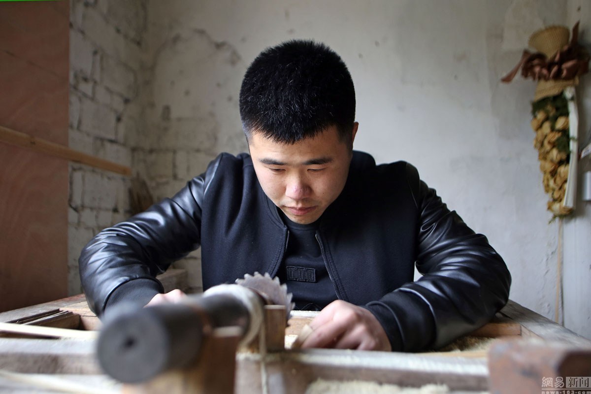 Truyền nhân nghề làm ô giấy dầu: Biến vật che mưa thành tác phẩm nghệ thuật vươn tầm quốc tế, đưa nét đẹp cổ trang tinh túy vào thẩm mỹ của giới trẻ - Ảnh 5.