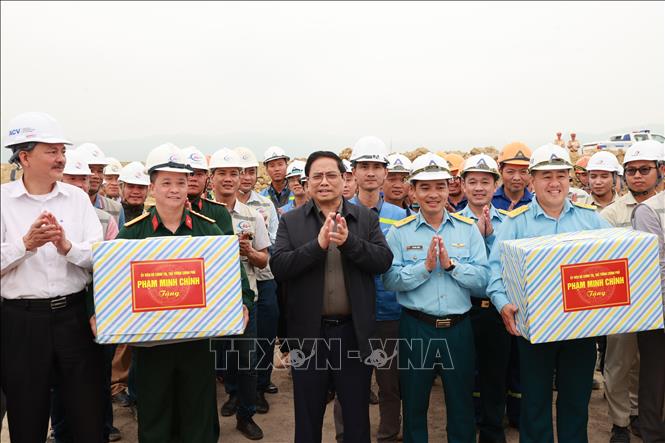 Thủ tướng Phạm Minh Chính kiểm tra dự án trọng điểm tại Điện Biên - Ảnh 5.