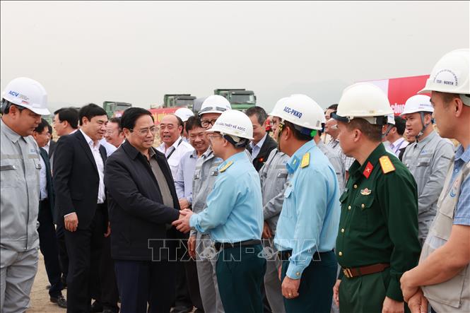 Thủ tướng Phạm Minh Chính kiểm tra dự án trọng điểm tại Điện Biên - Ảnh 1.