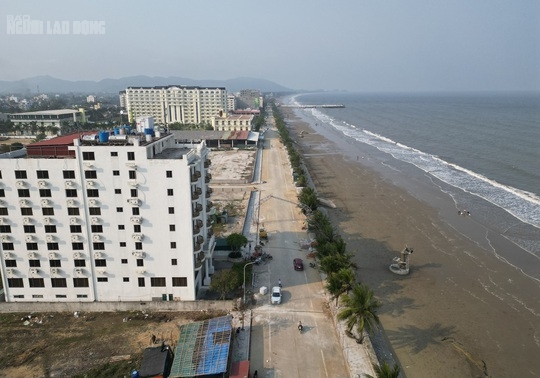 Những con đường cong mềm mại khó coi trên bãi biển nổi tiếng ở Thanh Hóa - Ảnh 2. Những con đường cong mềm mại khó coi trên bãi biển nổi tiếng ở Thanh Hóa - Ảnh 2.