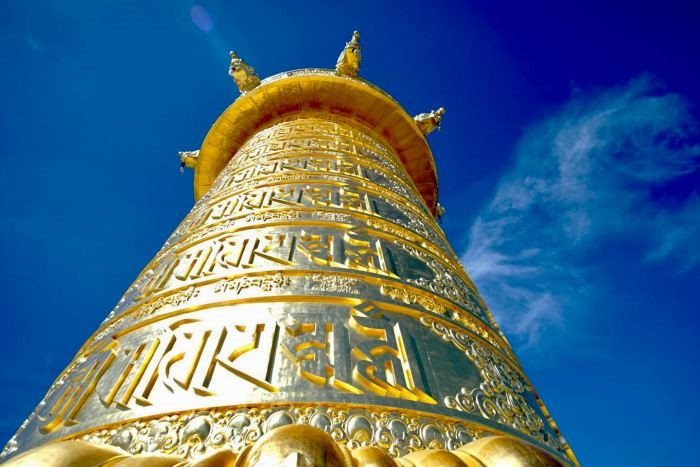 Doanh nghiệp &quot;đằng sau&quot; Đại bảo tháp Kinh luân dát vàng lớn nhất thế giới, chứa hơn một tỷ câu chú đặt tại Lâm Đồng - Ảnh 2.