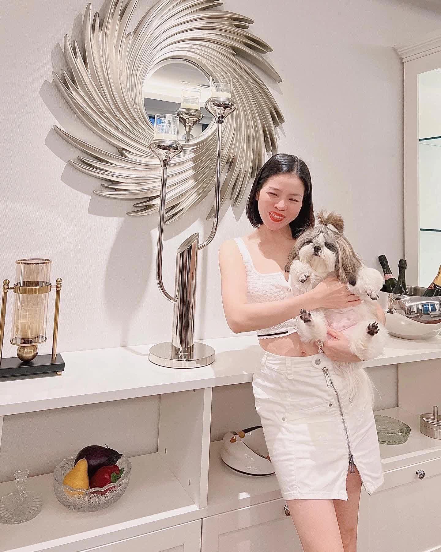 Bên trong biệt thự 589m2 của Lệ Quyên: Đẹp như resort 5 sao, nội thất xa hoa đắt đỏ, riêng gương soi đã 100 triệu đồng - Ảnh 8.